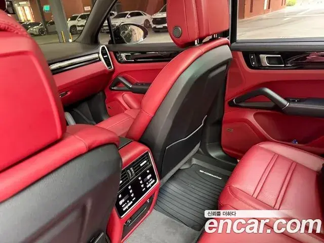 Porsche Cayenne 2023 — Şəkil 16/17