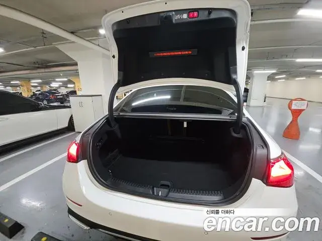 Mercedes-Benz E-Class 2025 — ფოტო 13/20