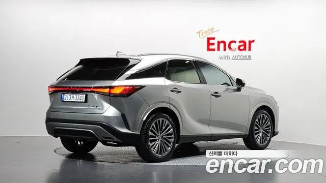 Lexus RX350h 2023 — Photo 24/31