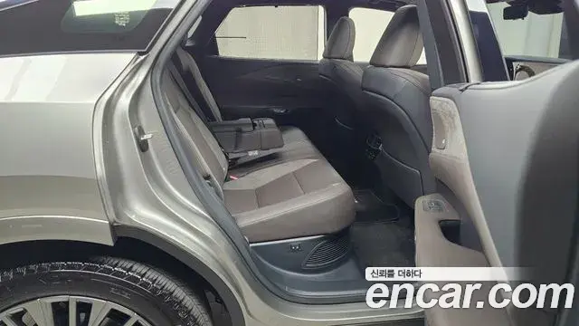 Lexus RX350h 2023 — Photo 13/31