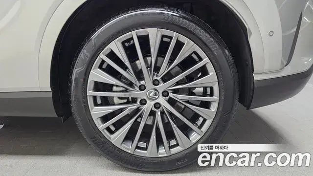 Lexus RX350h 2023 — Photo 7/31