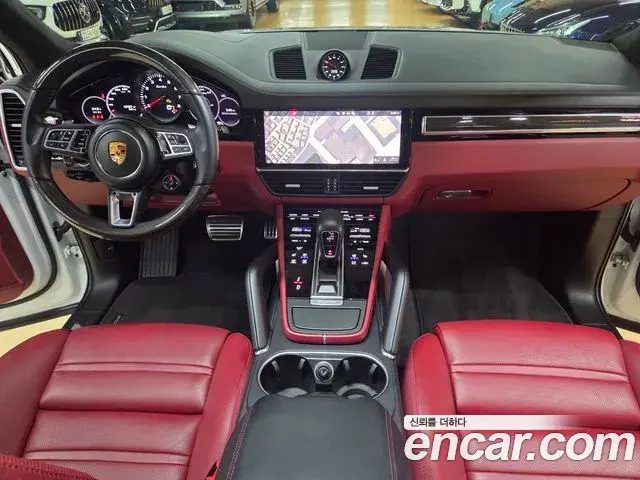 Porsche Cayenne 2021 — ფოტო 18/20