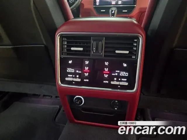 Porsche Cayenne 2021 — ფოტო 2/20