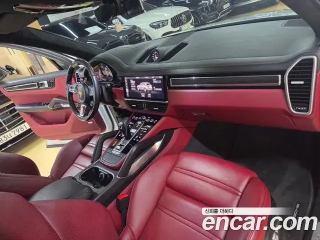 Porsche Cayenne 2021 — ფოტო 19/20