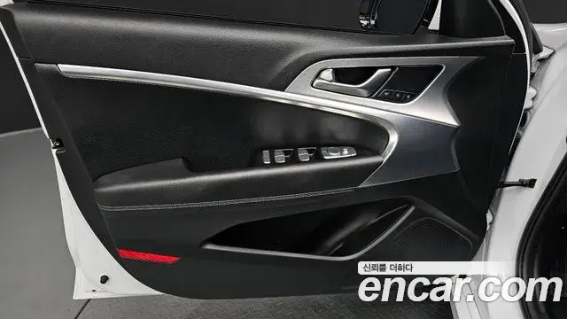 Genesis G70 2018 — ფოტო 22/32