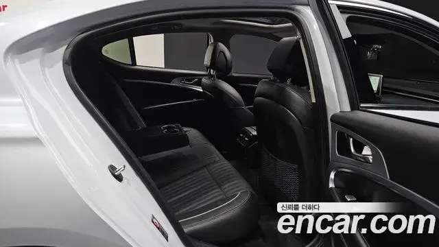 Genesis G70 2018 — ფოტო 20/32
