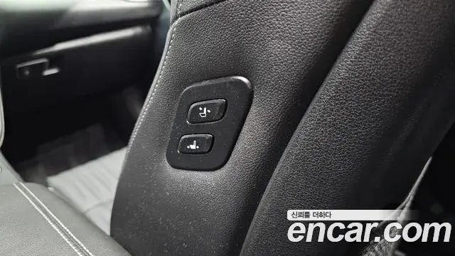 Genesis G70 2018 — ფოტო 32/32