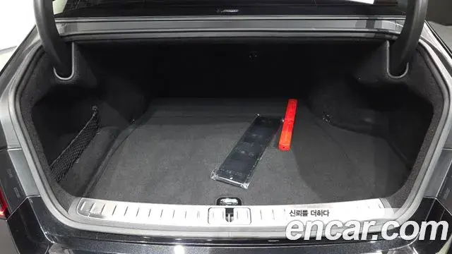 Genesis G90 2022 — ფოტო 37/38