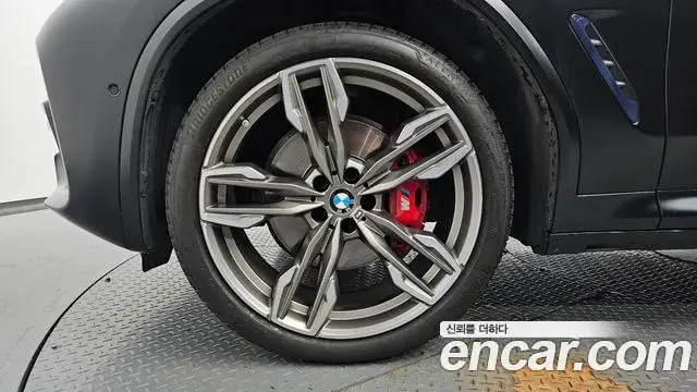 BMW X4 2021 — Şəkil 30/36