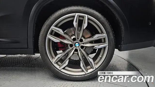 BMW X4 2021 — Şəkil 14/36
