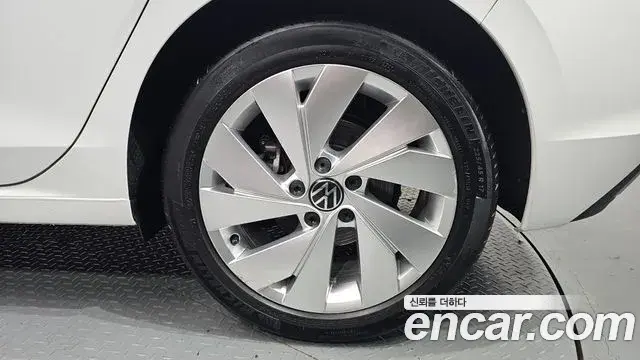 Volkswagen Golf 2022 — ფოტო 24/30