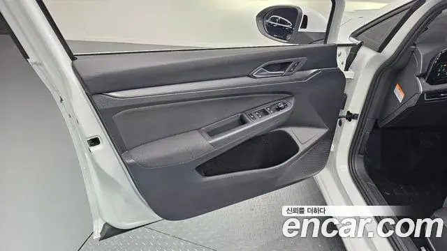 Volkswagen Golf 2022 — ფოტო 2/30