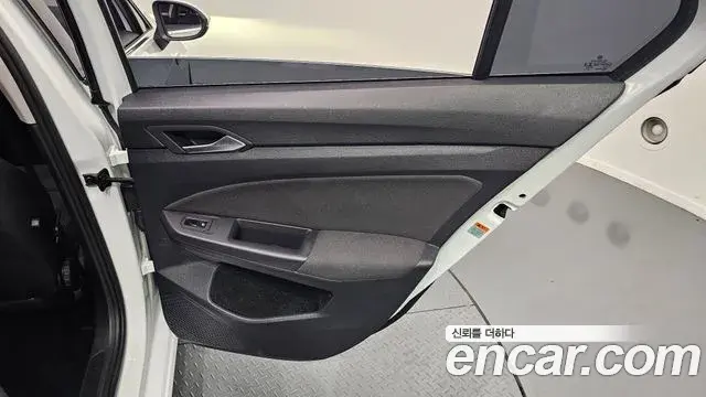 Volkswagen Golf 2022 — ფოტო 17/30