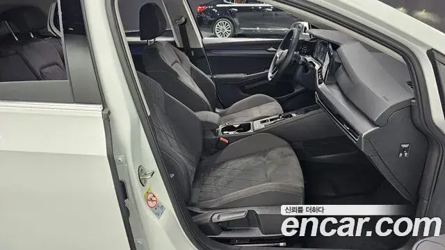 Volkswagen Golf 2022 — ფოტო 8/30