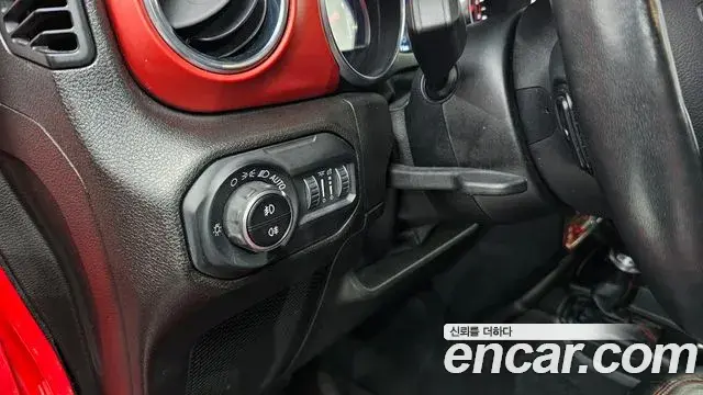 Jeep Wrangler 2019 — Фото 19/20