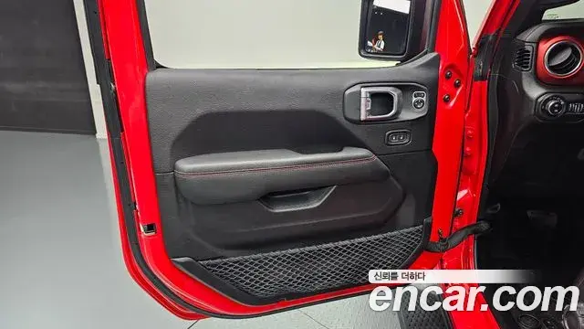 Jeep Wrangler 2019 — Şəkil 20/31