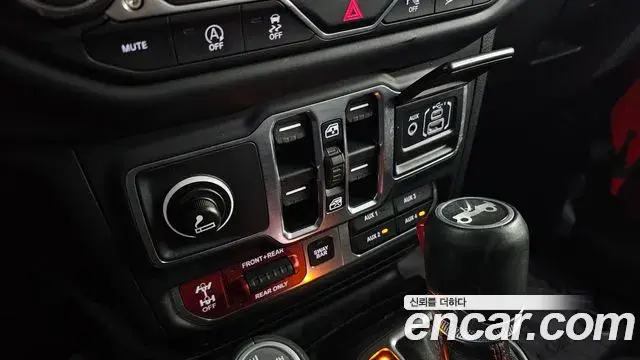 Jeep Wrangler 2019 — Şəkil 25/31