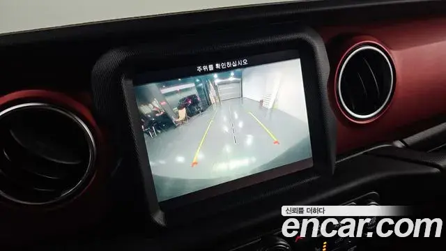 Jeep Wrangler 2019 — Şəkil 12/31
