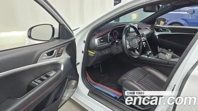Genesis G70 2018 — Photo 14/35