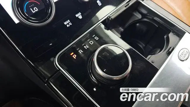 Land Rover Range Rover Velar 2018 — Photo 32/36