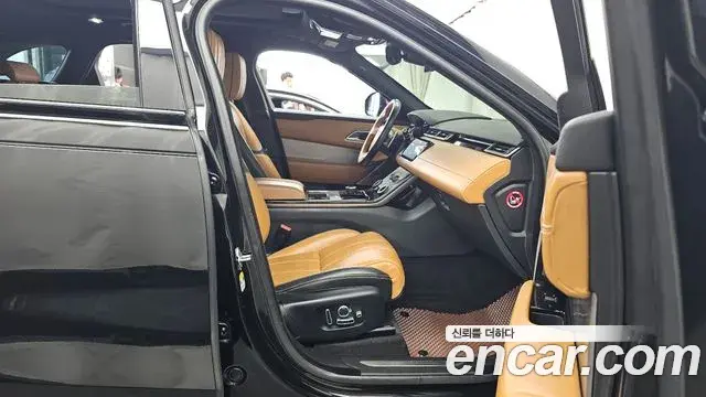 Land Rover Range Rover Velar 2018 — Photo 17/36