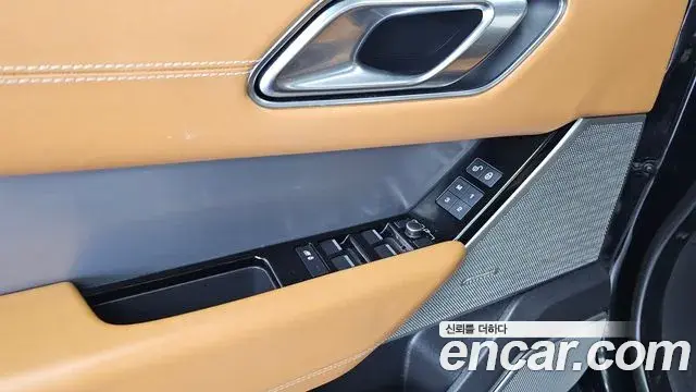 Land Rover Range Rover Velar 2018 — Photo 6/36