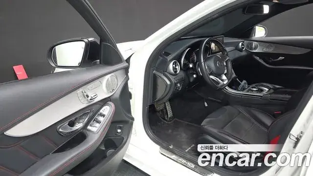 Mercedes-Benz C-Class 2018 — ფოტო 8/20