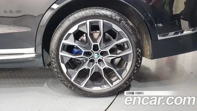 BMW X7 2025 — Photo 28/36