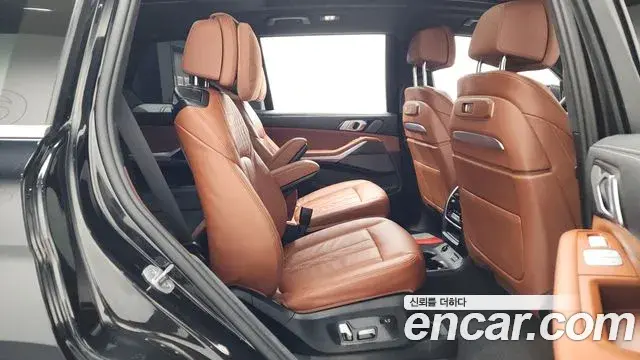 BMW X7 2025 — Photo 24/36