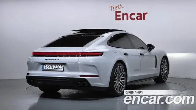 Porsche Panamera 2025 — Фото 1/20