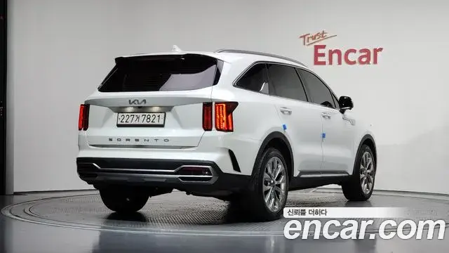 Kia Sorento 2022 — Фото 1/20