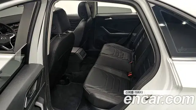 Volkswagen Jetta 2024 — Photo 30/32