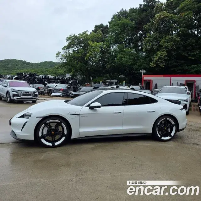 Porsche Taycan 2022 — Şəkil 16/20