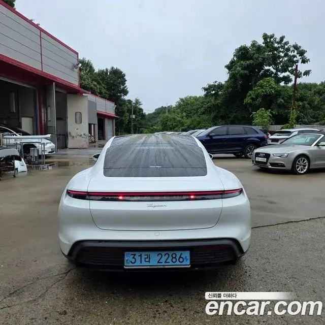 Porsche Taycan 2022 — Şəkil 15/20