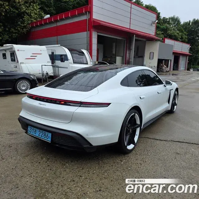 Porsche Taycan 2022 — Şəkil 8/20