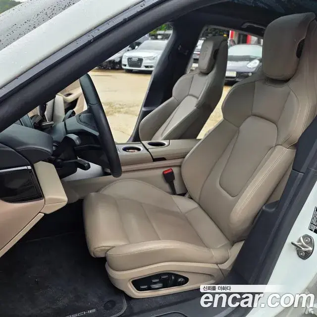 Porsche Taycan 2022 — Şəkil 14/20
