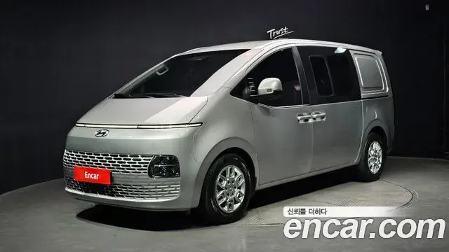 Hyundai Staria 2022 — Фото 1/20