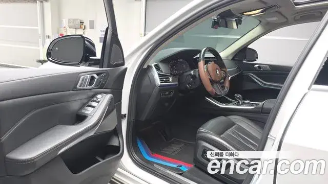 BMW X7 2020 — Şəkil 30/34