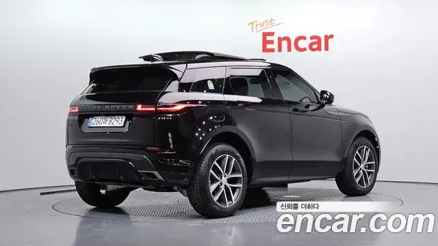 Land Rover Range Rover Evoque 2025 — Фото 2/20