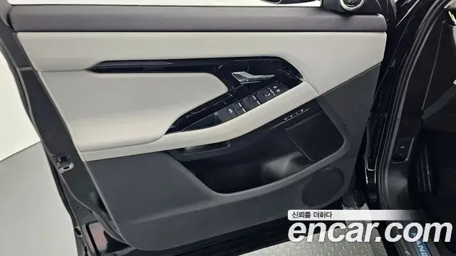 Land Rover Range Rover Evoque 2025 — ფოტო 10/31