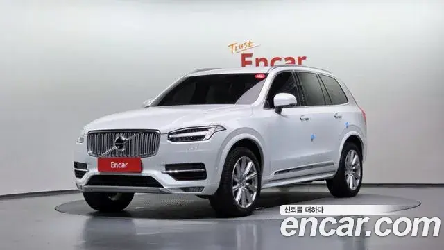 Volvo XC90 2018 — ფოტო 16/38