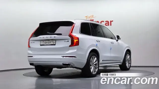 Volvo XC90 2018 — ფოტო 19/38