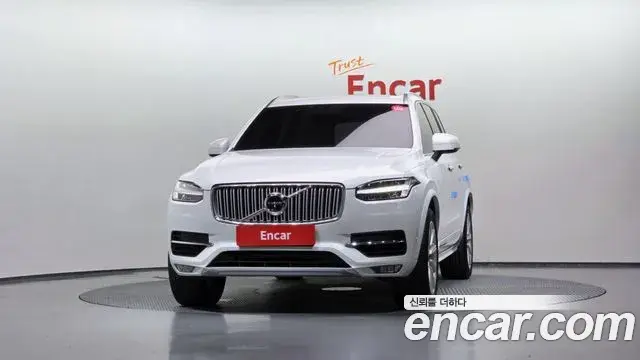 Volvo XC90 2018 — ფოტო 13/38