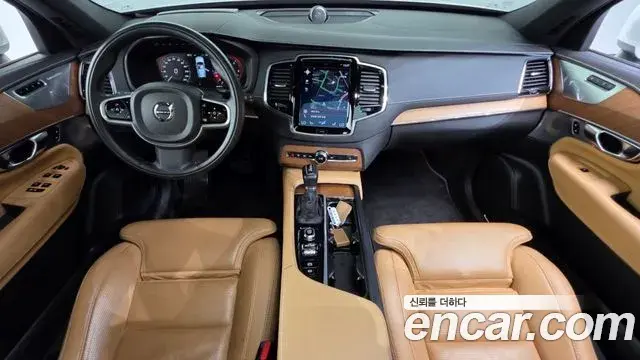Volvo XC90 2018 — ფოტო 9/38