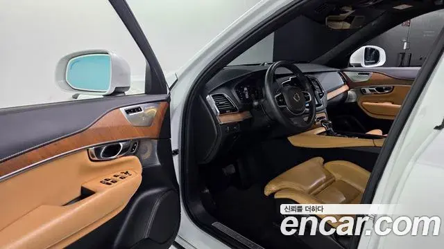 Volvo XC90 2018 — ფოტო 6/38