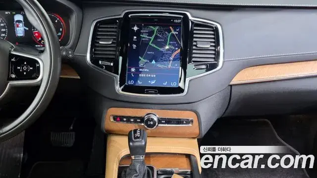 Volvo XC90 2018 — ფოტო 18/38