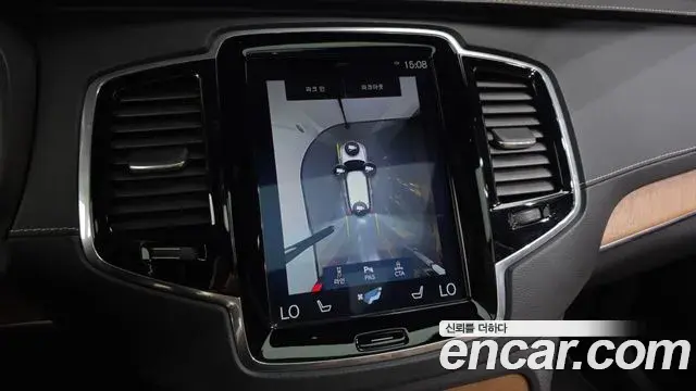 Volvo XC90 2018 — ფოტო 23/38