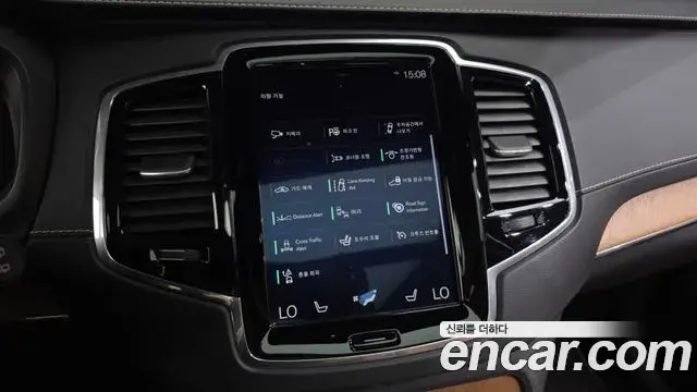 Volvo XC90 2018 — ფოტო 35/38