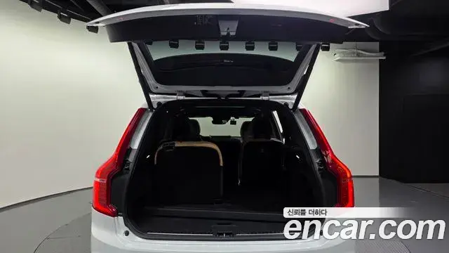 Volvo XC90 2018 — ფოტო 24/38