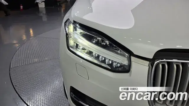 Volvo XC90 2018 — ფოტო 2/38